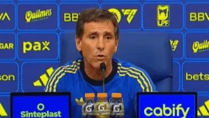 Claudio Úbeda dijo que el árbitro "condicionó" a Boca y justificó el final: "Reacción lógica cuando un rival te carga"