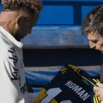 Neymar posó con la 10 de Riquelme en Boca y le regaló su camiseta a Giuliano Galoppo